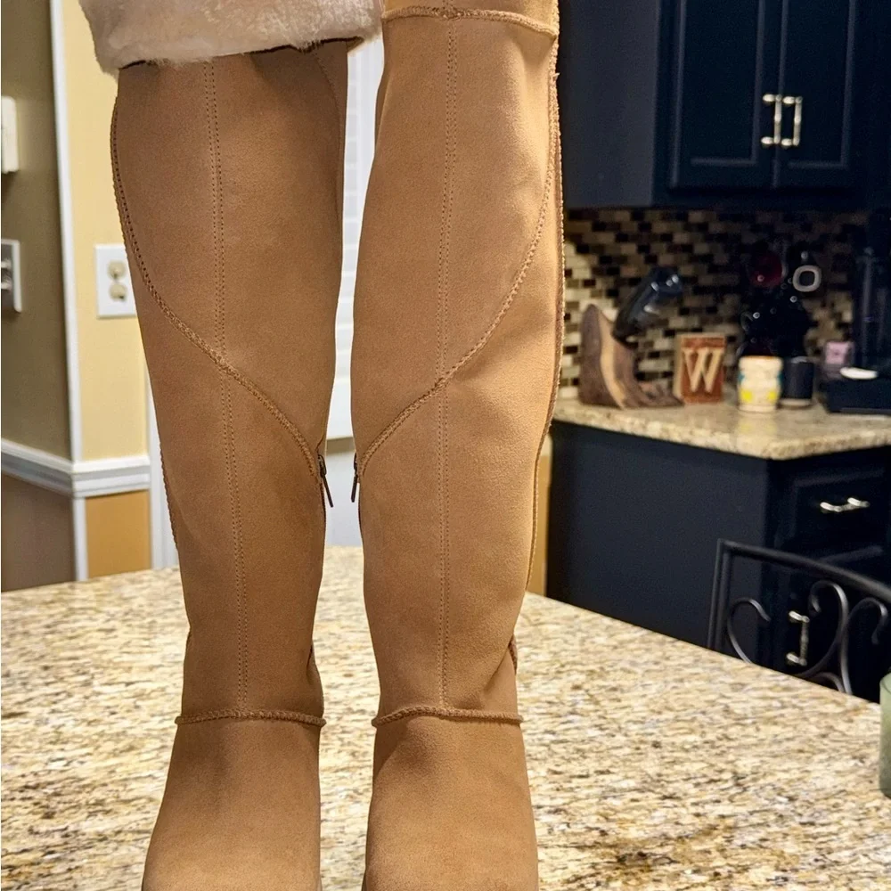 UGG new heights platform extra tall boots in Chestnut - Picture 2 of 12